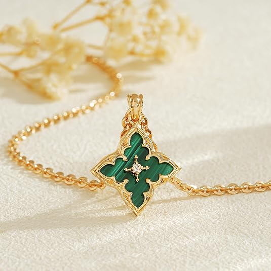 Colar com Pingente Trevo de Esmeralda | Ouro